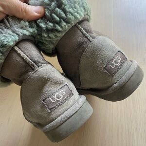 UGG Women Gray Boots